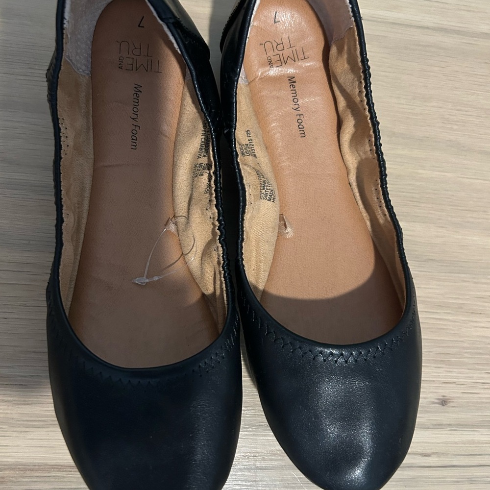 Time and Tru Women's Classic Ballet Black Flats, 7, EUC